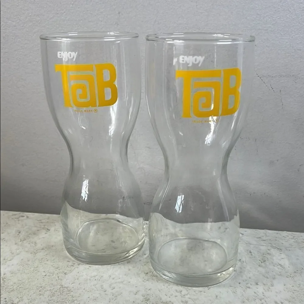 Enjoy TaB Vintage Hourglass Glass Set From the 70’s